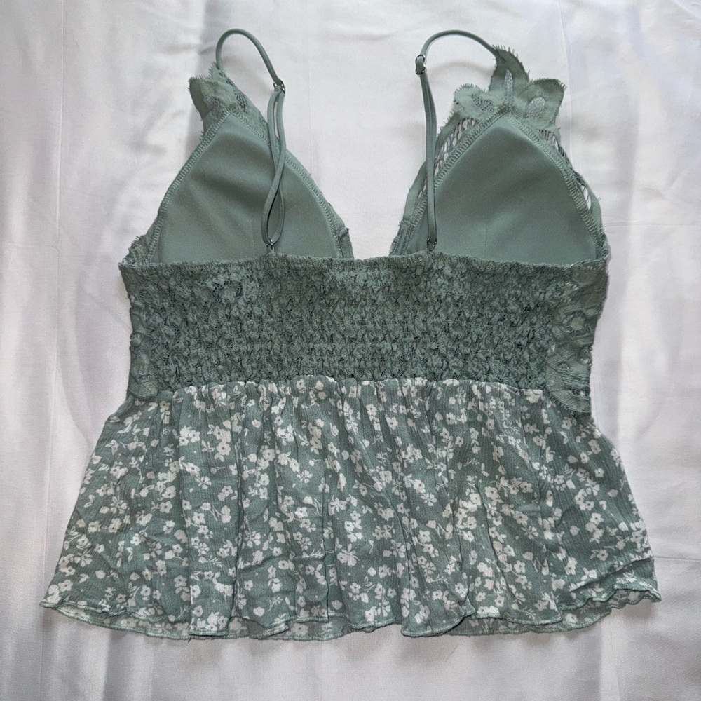 Rue21 Green and White Lace Floral Crop Top Size Large - Picture 3 of 4